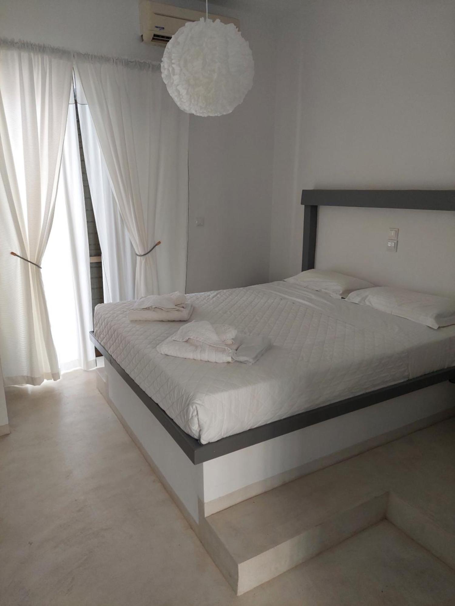 Appartamento Golden Star Praxitelous Agia Marina  Esterno foto