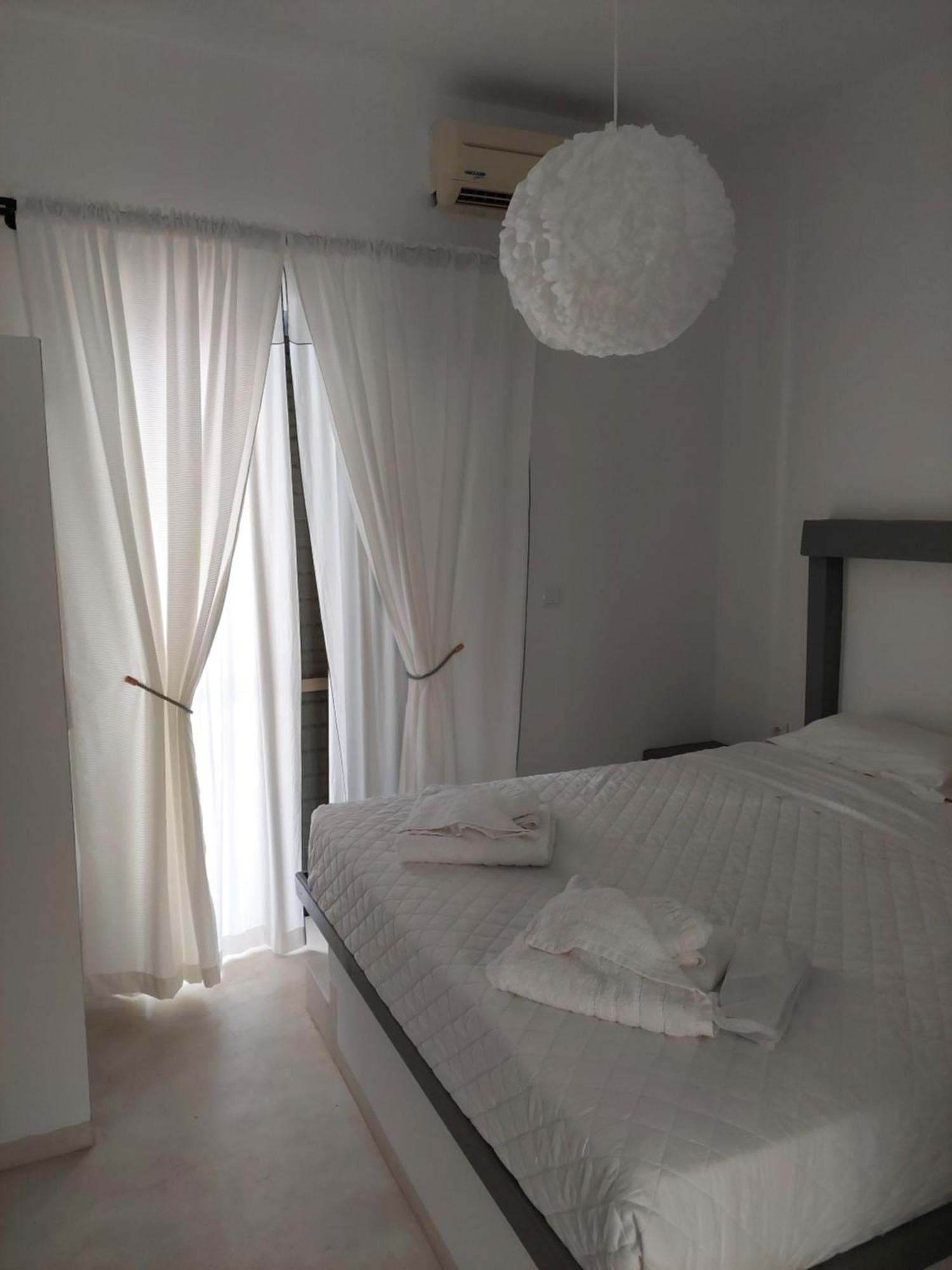 Appartamento Golden Star Praxitelous Agia Marina  Esterno foto