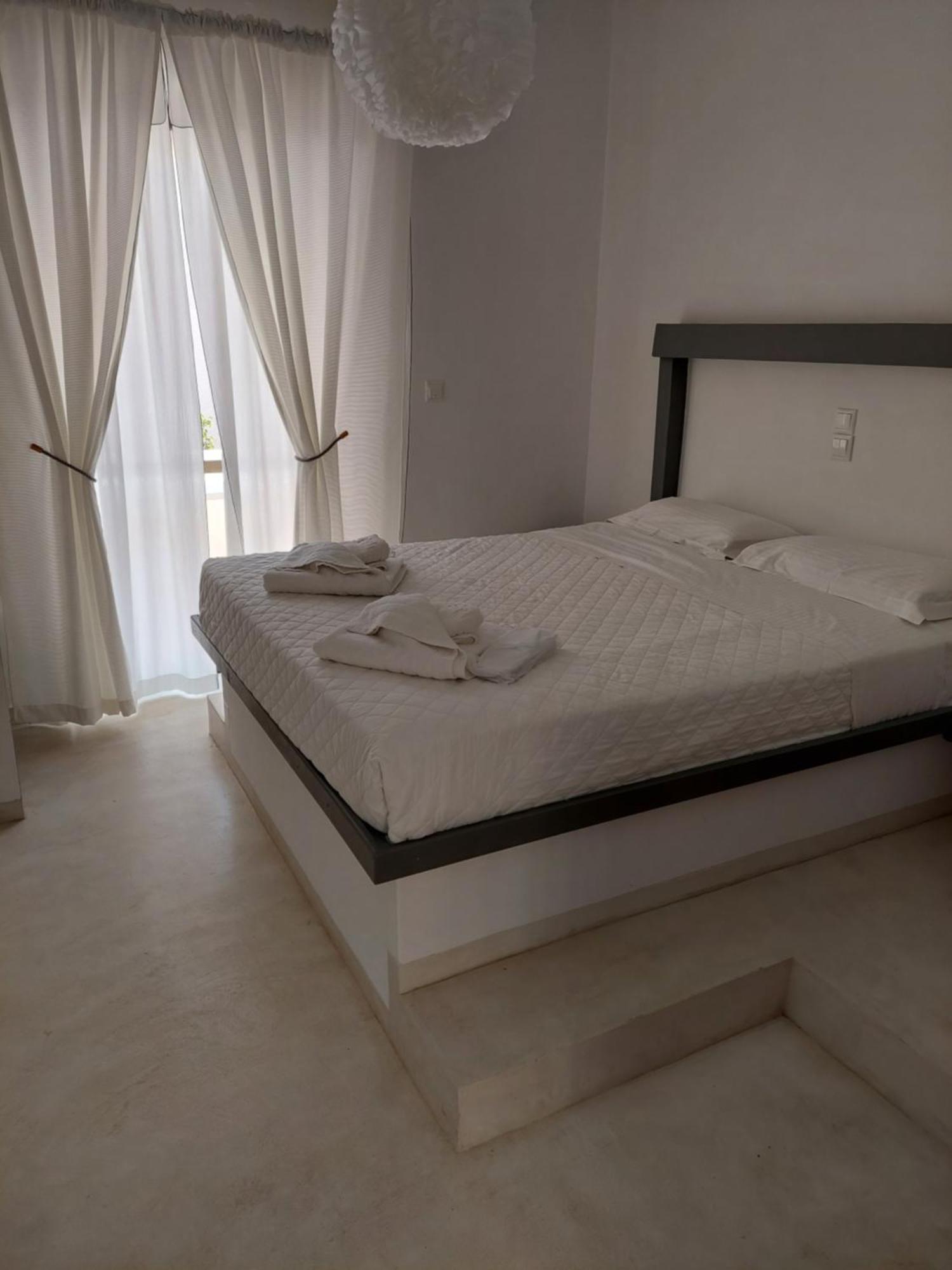 Appartamento Golden Star Praxitelous Agia Marina  Esterno foto
